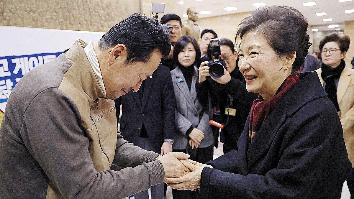 한동훈 전 대표 제명 후 정치적 돌파구를 찾고자 무기한 단식에 돌입한 장동혁 대표에게 출구 전략을 마련해준 인물은 다름 아닌 박근혜 전 대통령이었다. [연합뉴스]