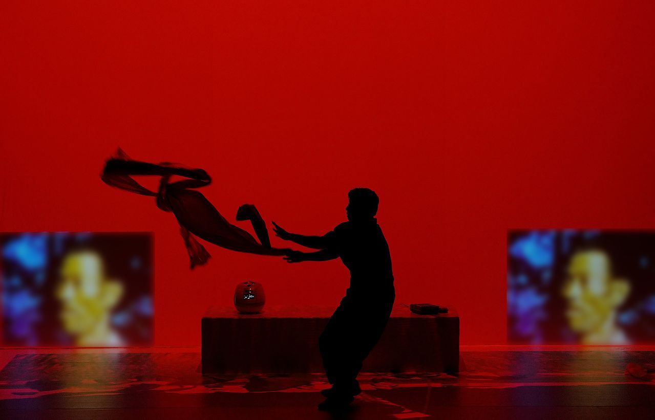 노르웨이 국제입센상 아시아 최초 수상자로 선정된 구자하 연출가의 연극 ‘한국 연극의 역사’ 공연 장면. [사진 구자하 © Ok Sang Hoon]