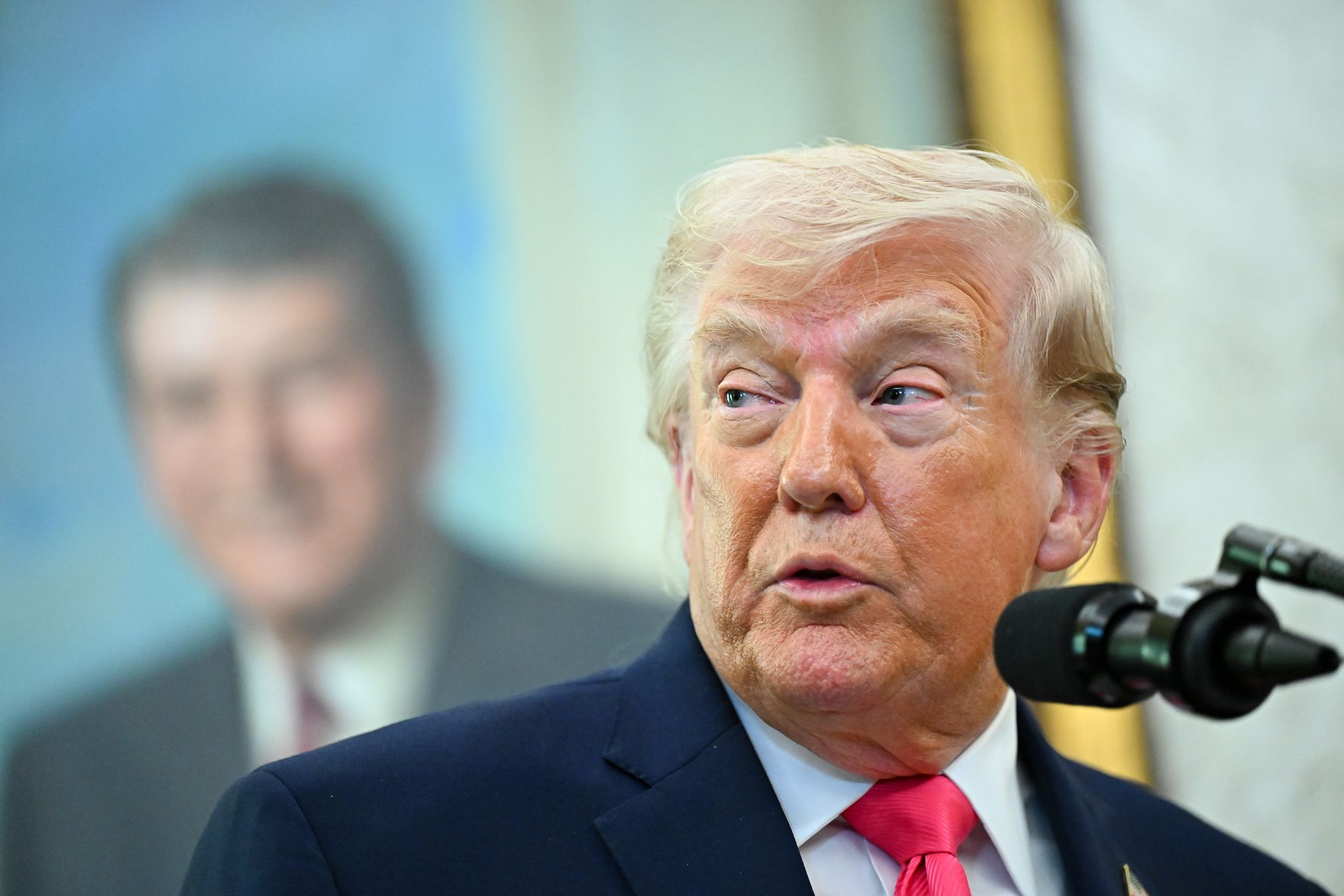 24일(현지시간) 미국 워싱턴 DC 백악관 오벌 오피스에서 도널드 트럼프 미국 대통령이 연설하고 있다. EPA=연합뉴스