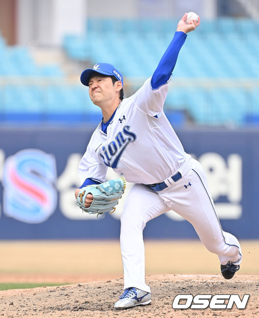 [OSEN=대구, 이석우 기자] 24일 대구삼성라이온즈파크에서 2026 신한 SOL KBO 리그 시범경기 삼성 라이온즈와 KIA 타이거즈의 경기가 열렸다. 홈팀 삼성은 오러클린이, 방문팀 KIA는 아담 올러가 선발 출전했다. 삼성 라이온즈 백정현이 역투하고 있다. 2026.03.24 / foto0307@osen.co.kr