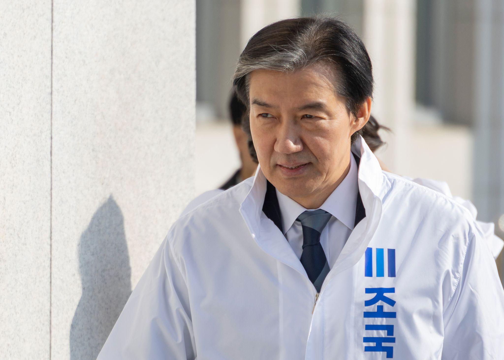 조국 조국혁신당 대표가 지난 23일 국회 본청 앞 정치개혁 천막 농성장에서 열린 최고위원회의에 입장하고 있다. 연합뉴스