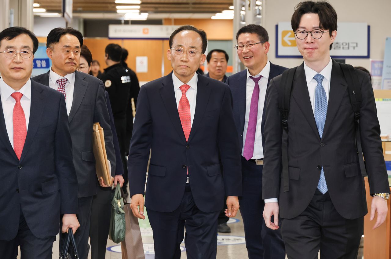 12·3 비상계엄 당시 국회의 계엄 해제 표결을 방해한 혐의로 기소된 추경호 국민의힘 의원이 25일 서울중앙지방법원에서 열리는 첫 공판에 출석하고 있다. 뉴시스