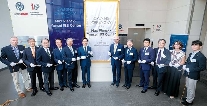 지난 7월 진행된 막스플랑크-연세 IBS 나노의학센터(MPYIC) 현판식 모습.