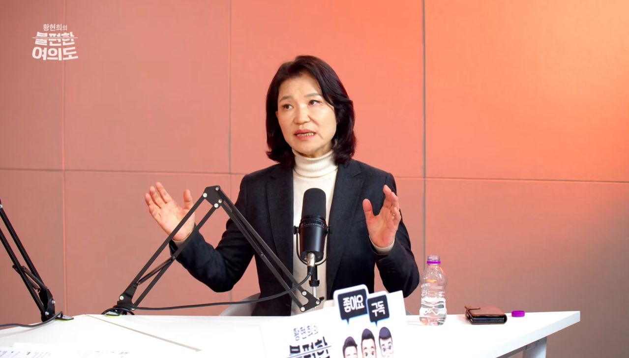 이진숙 전 방송통신위원장이 24일 중앙일보 정치 토크쇼 ‘황현희의 불편한 여의도’에 출연해 인터뷰하고 있다. [사진 ‘불편한 여의도’ 캡처]