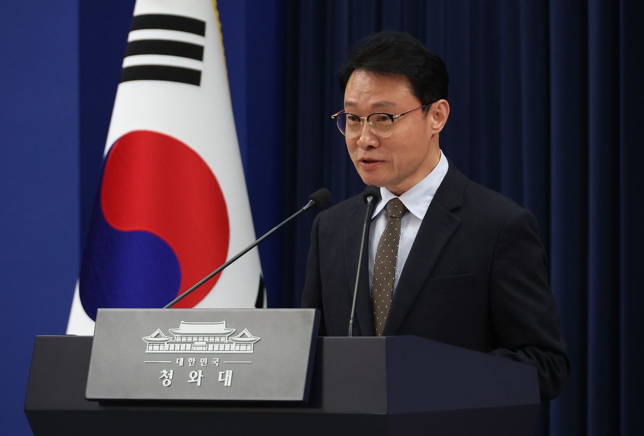 이규연 청와대 홍보소통수석이 지난 22일 청와대에서 이재명 대통령의 한국은행 총재 지명 관련 브리핑을 하고 있다. 연합뉴스