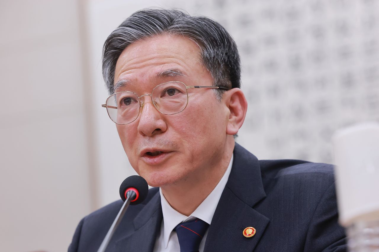 정성호 법무부 장관은 페이스북 게시글을 통해 조작기소 국정조사에 협조하겠다고 밝혔다. 연합뉴스