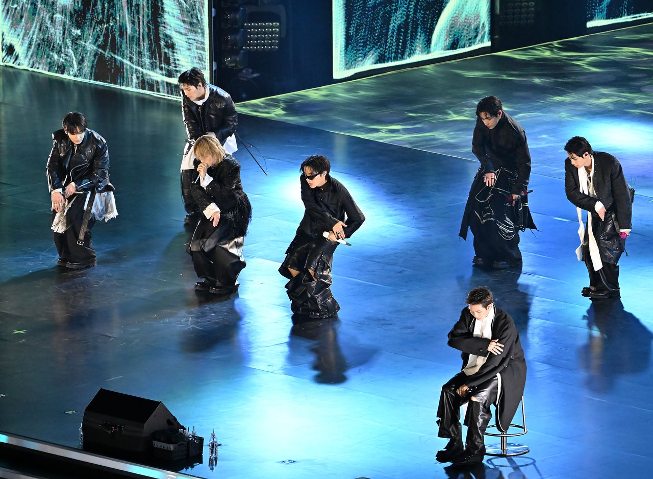 BTS가 지난 21일 서울 광화문에서 3년 9개월만의 정규 5집 '아리랑'(ARIRANG) 발매를 기념해 'BTS 컴백 라이브: 아리랑' 공연을 했다. 넷플릭스 사상 처음으로 190개국에 생중계했다. 연합뉴스