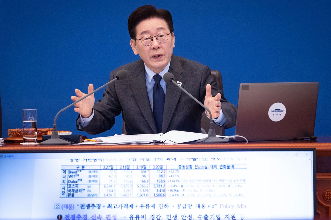 이재명 대통령이 24일 오전 청와대에서 열린 11회 국무회의에 참석해 발언하고 있다. 청와대사진기자단 중앙일보 전민규