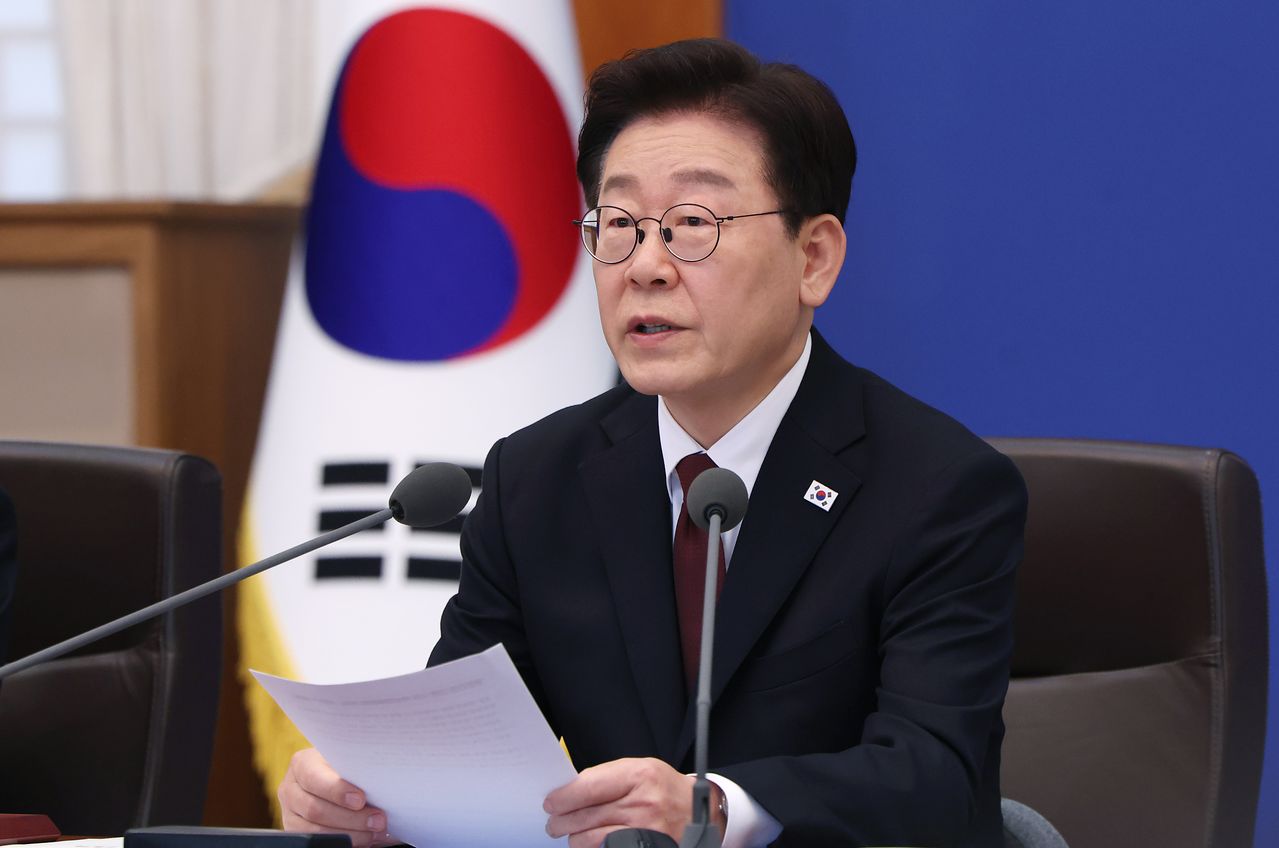 이재명 대통령이 26일 오전 청와대에서 열린 비상경제점검회의에서 발언하고 있다. 청와대사진기자단