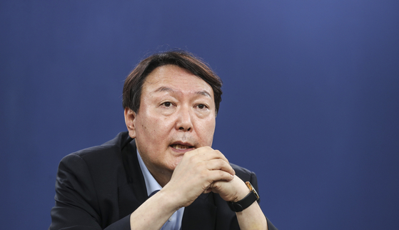 윤석열 전 검찰총장이 2021년 7월 14일 오후 서울 마포구 상암동 중앙일보 본사에서 인터뷰하고 있다. 그는 "의사결정을 대통령이 다 하는 게 아니기 때문에 좋은 사람 잘 선발해서 위임할 것이다. 대통령이 전 분야에 대한 전문가일 필요는 없지 않나”라고 말했다. 김경록 기자