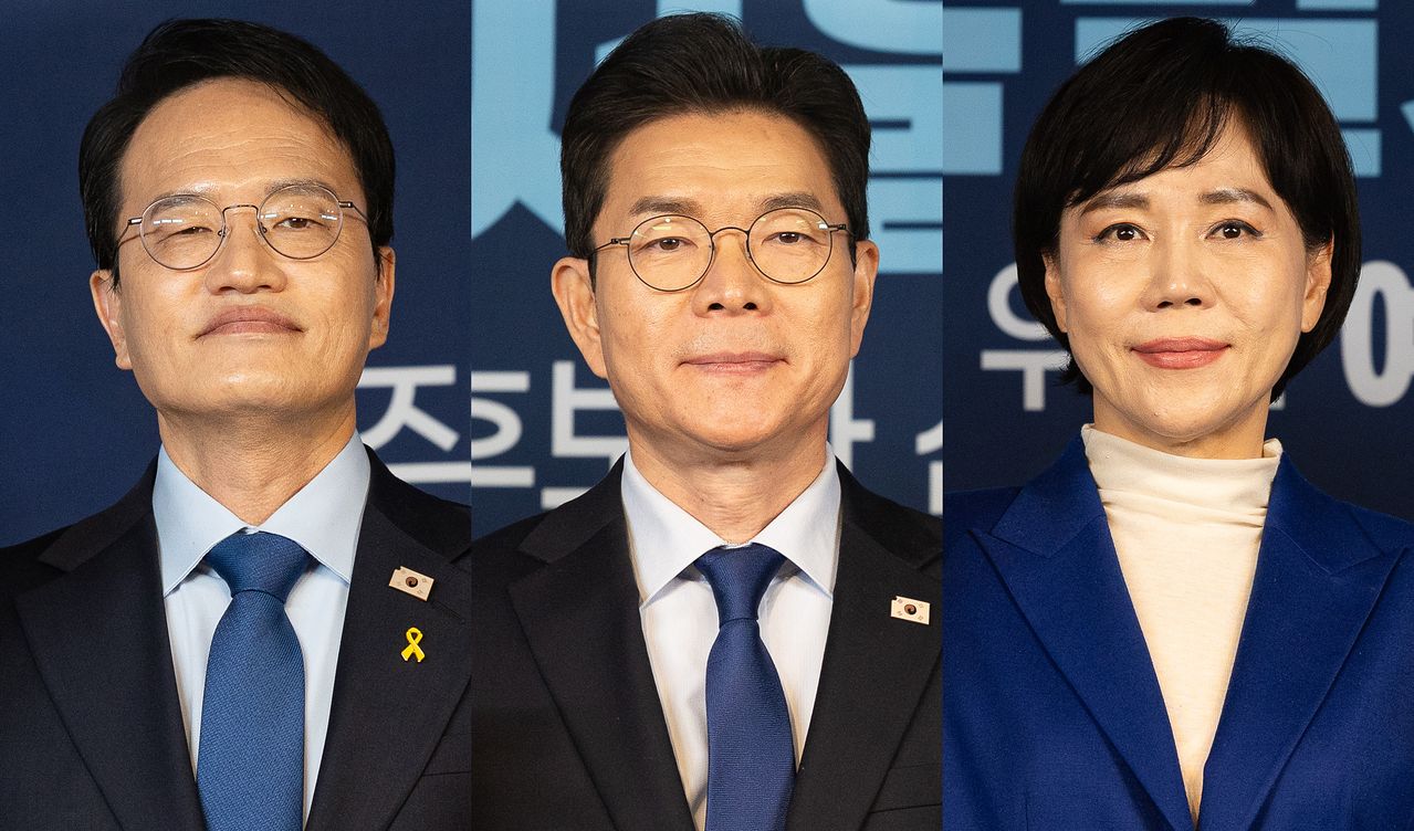 더불어민주당 6·3 지방선거 서울시장 본경선에 박주민·정원오·전현희(기호순) 후보가 진출한 상태다. 최종 후보를 가리는 본경선은 4월 7~9일 치러진다. 과반 득표자가 없을 시 같은 달 17~19일에 결선투표가 진행된다. 사진은 지난 21일 열린 서울시장 예비경선 합동연설회에 참석한 박주민(왼쪽부터), 정원오, 전현희 후보. 뉴스1