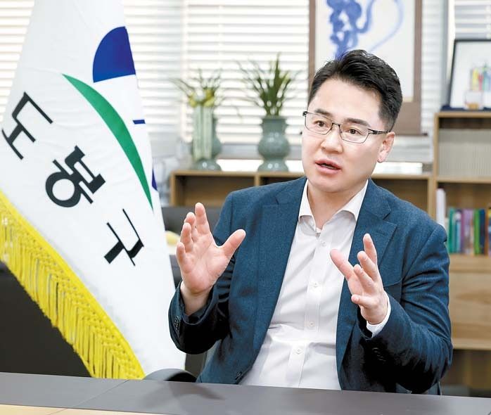 오언석 도봉구청장은 지난 20~30년간 묵어 있던 다양한 숙원 사업과 생활 밀착형 사업을 추진할 수 있었던 원동력으로 ‘현장 중심의 행정’을 꼽았다. [사진 도봉구청]