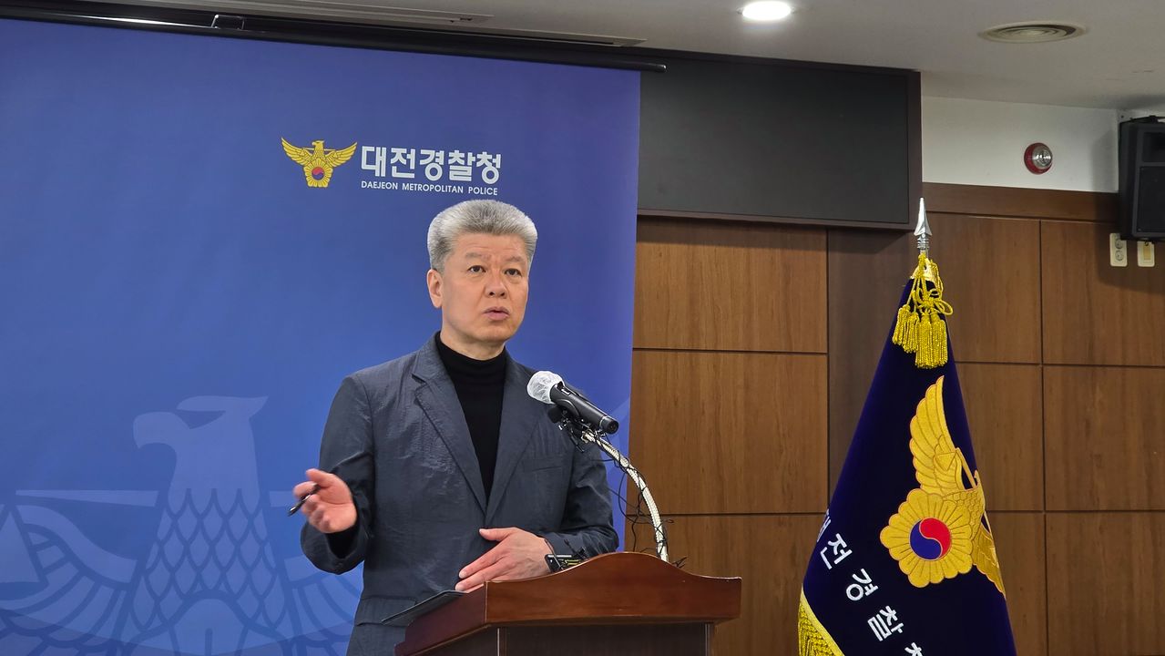 조대현 대전경찰청 강력범죄수사대장이 26일 안전공업 화재 사고와 관련해 경찰 수사 진행상황을 설명하고 있다. 신진호 기자
