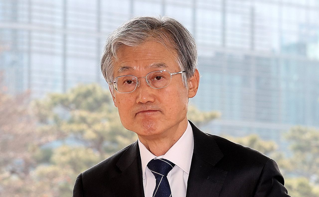 조희대 대법원장이 25일 서울 서초구 대법원으로 출근하고 있다. 뉴스1