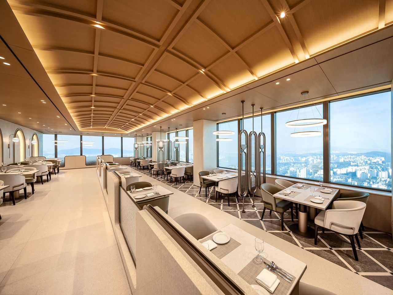 63빌딩 고층부 레스토랑이 ‘63 스카이라인 다이닝’으로 재단장해 문을 열었다. 사진 한화푸드테크