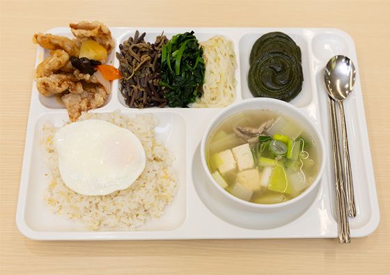 26일 청와대 구내식당에서 제공된 안중근 순국 116주기·천안함 16주기 특별 오찬. 사진 청와대