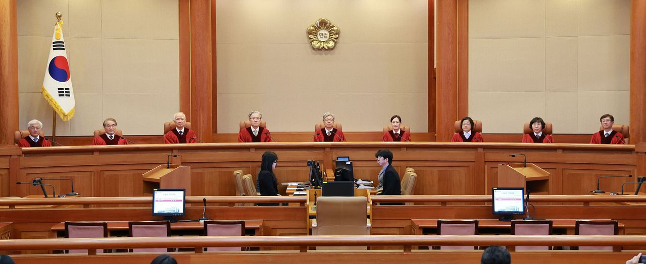 김상환 헌법재판소장을 비롯한 헌법재판관들이 26일 서울 종로구 헌법재판소 대심판정에서 열린 3월 심판사건 선고를 위해 착석해 있다. 연합뉴스