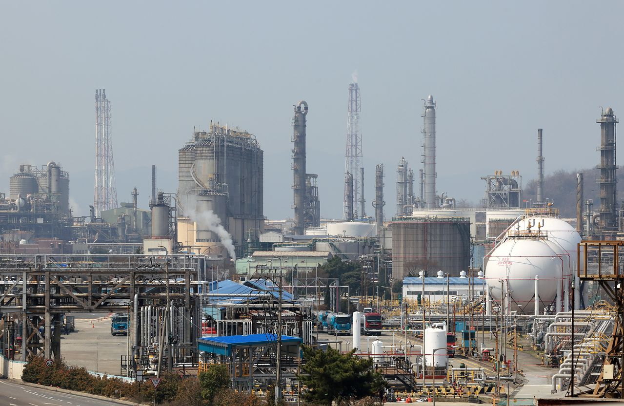 중동 전쟁 충격으로 다음달 경기를 바라보는 기업들의 심리가 비상계엄 사태 직후 이후 가장 큰 폭으로 나빠진 것으로 나타났다. 연합뉴스