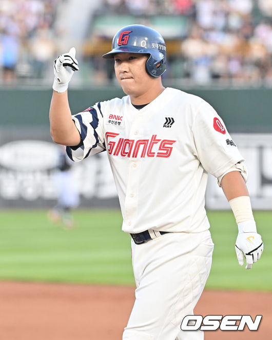 [OSEN=부산, 이석우 기자]  롯데 자이언츠 정훈 064 2025.07.03 / foto0307@osen.co.kr