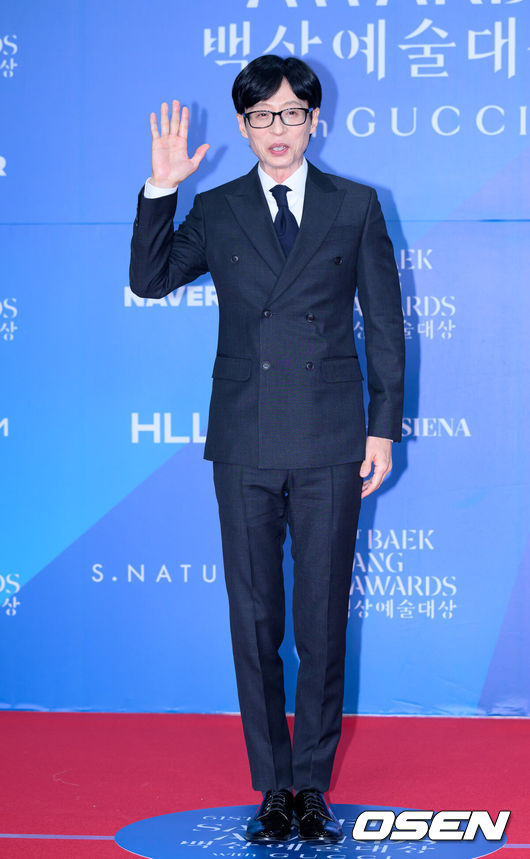 [OSEN=이대선 기자] 5일 오후 서울 강남구 코엑스 D홀에서 ‘제61회 백상예술대상 with 구찌’ 레드카펫 행사가 열렸다.방송·영화·연극을 아우르는 국내 유일무이 종합 예술 시상식 ‘제61회 백상예술대상 with 구찌’는 JTBC·JTBC2·JTBC4에서 동시 생중계, 프리즘·네이버TV·치지직에서 디지털 생중계된다.방송인 유재석이 레드카펫을 밟고 있다. 2025.05.05 /sunday@osen.co.kr