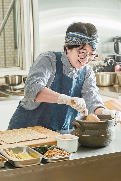 최근 쿠킹클래스는 전문가의 노하우를 직접 체득해 취향으로 완성하는 ‘경험’에 있다. 정지원 요리연구가. [사진 지글지글클럽, 이과용]