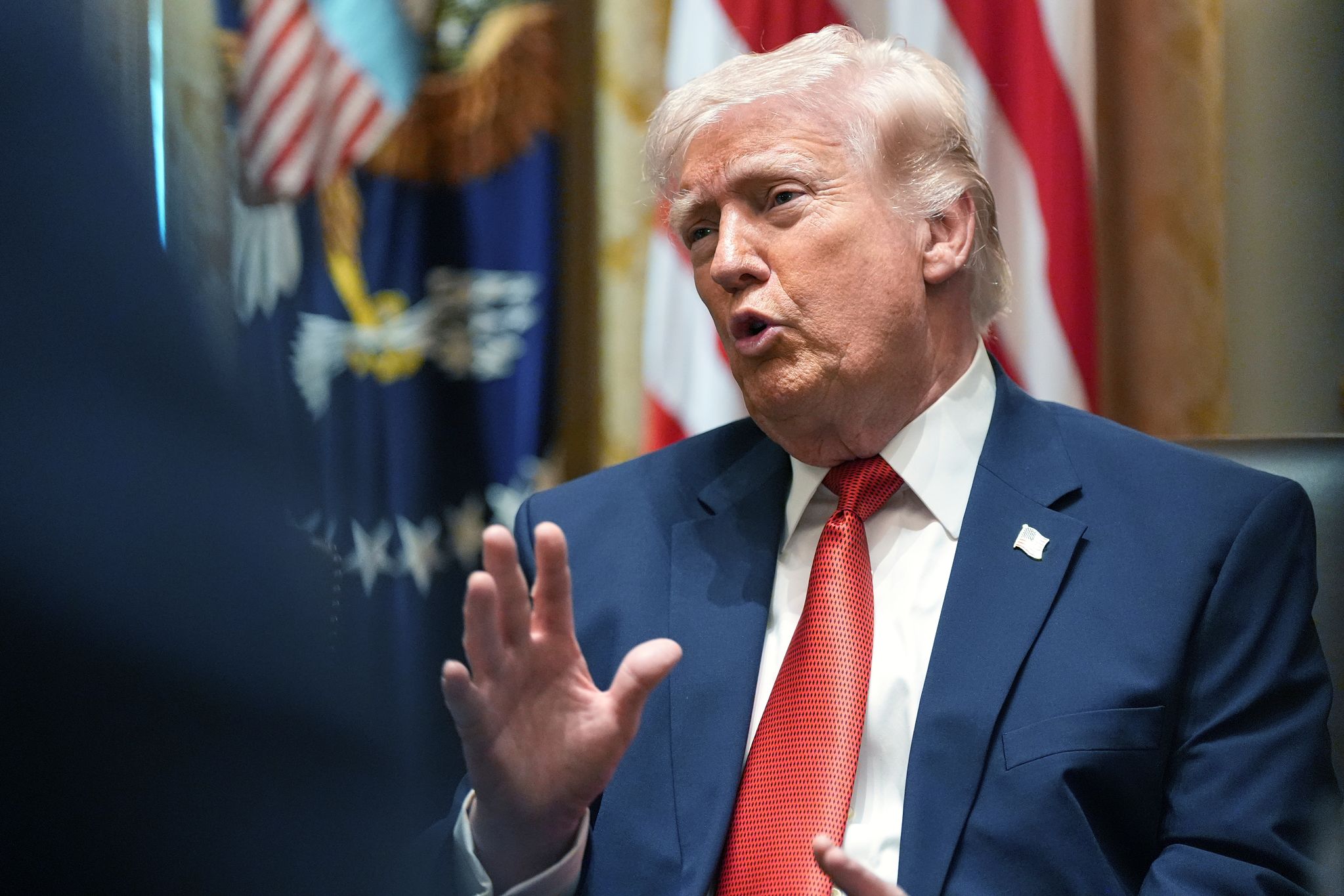 지난 26일(현지시간) 미국 워싱턴 DC 백악관에서 열린 내각 회의에서 도널드 트럼프 대통령이 발언하고 있다. AP=연합뉴스