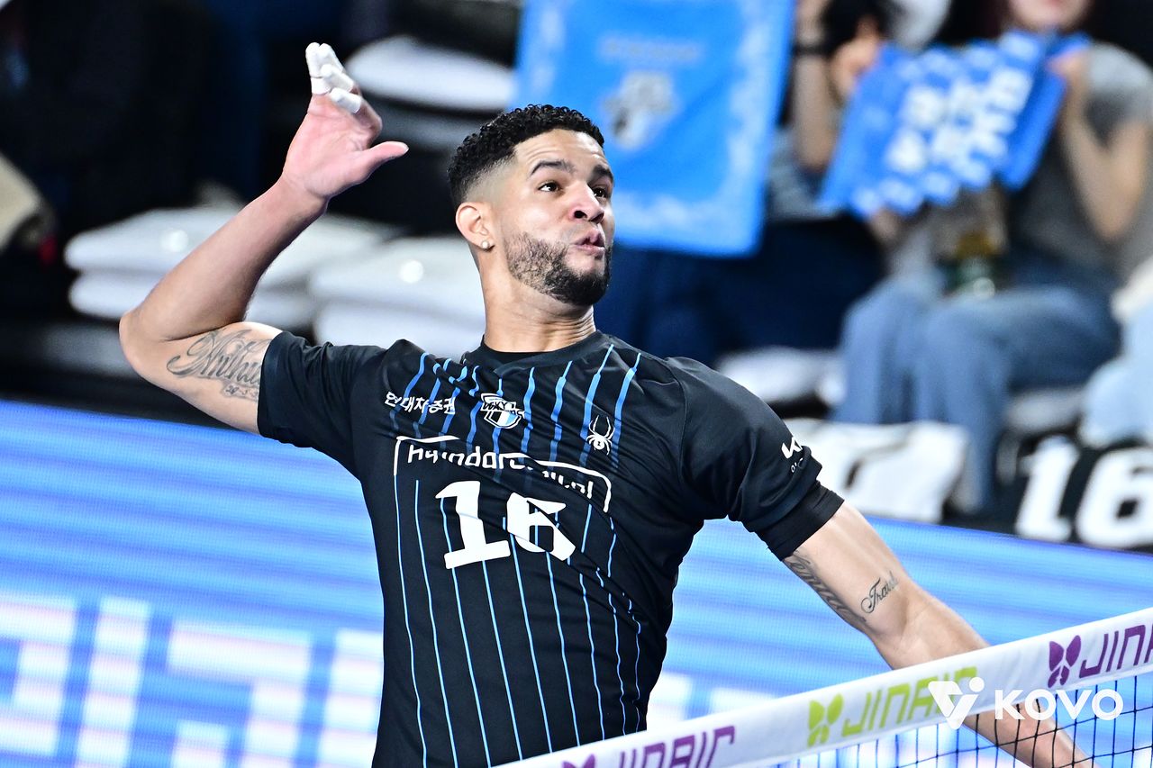 27일 천안 유관순체육관에서 열린 우리카드와의 PO 1차전에서 공격하는 현대캐피탈 레오. 사진 한국배구연맹