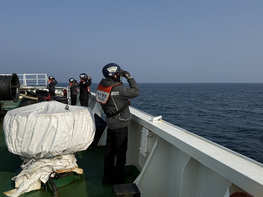 27일 오전 경북 울릉군 독도 인근 해상에서 조업 중이던 어선에서 선원이 바다로 추락해 한일 양국이 수색에 나섰다. 동해해경 