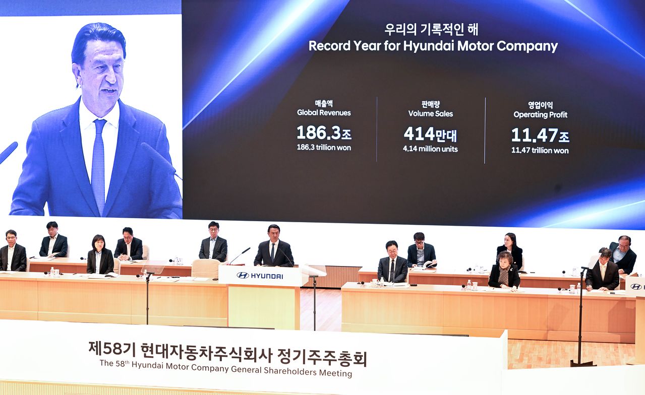 26일 현대자동차 양재동 본사사옥에서 진행된 제58기 정기주주총회에서 호세 무뇨스 대표이사·사장이 인사말을 하고 있다. [사진 현대차]