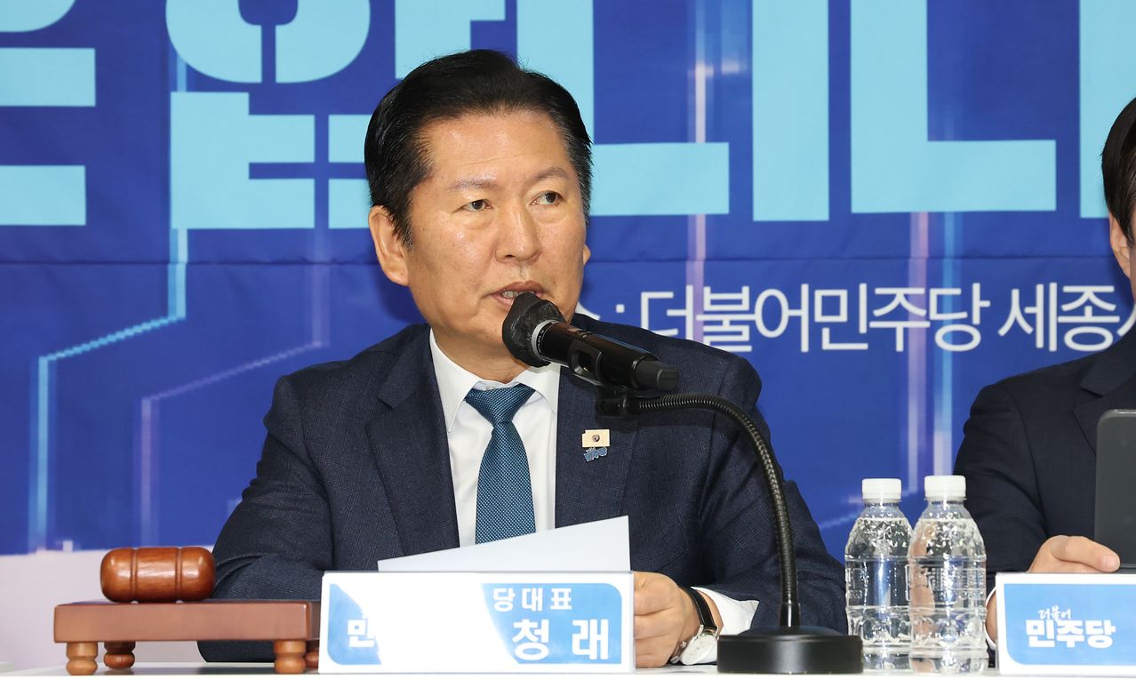 정청래 더불어민주당 대표가 27일 세종시 아름동 민주당 세종시당에서 열린 현장 최고위원회의를 주재하며 발언하고 있다. 뉴스1