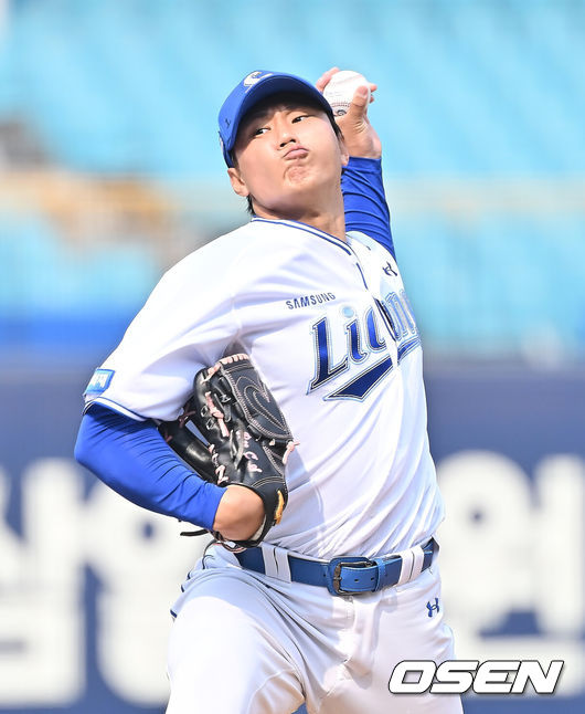 [OSEN=대구, 이석우 기자] 24일 대구삼성라이온즈파크에서 2026 신한 SOL KBO 리그 시범경기 삼성 라이온즈와 KIA 타이거즈의 경기가 열렸다. 홈팀 삼성은 오러클린이, 방문팀 KIA는 아담 올러가 선발 출전했다. 삼성 라이온즈 배찬승이 역투하고 있다. 2026.03.24 / foto0307@osen.co.kr