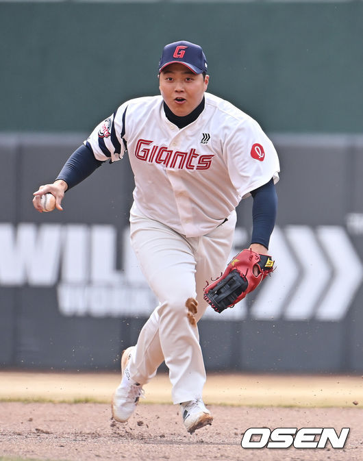 [OSEN=부산, 이석우 기자]  롯데 자이언츠 한동희 054 2026.03.12 / foto0307@osen.co.kr