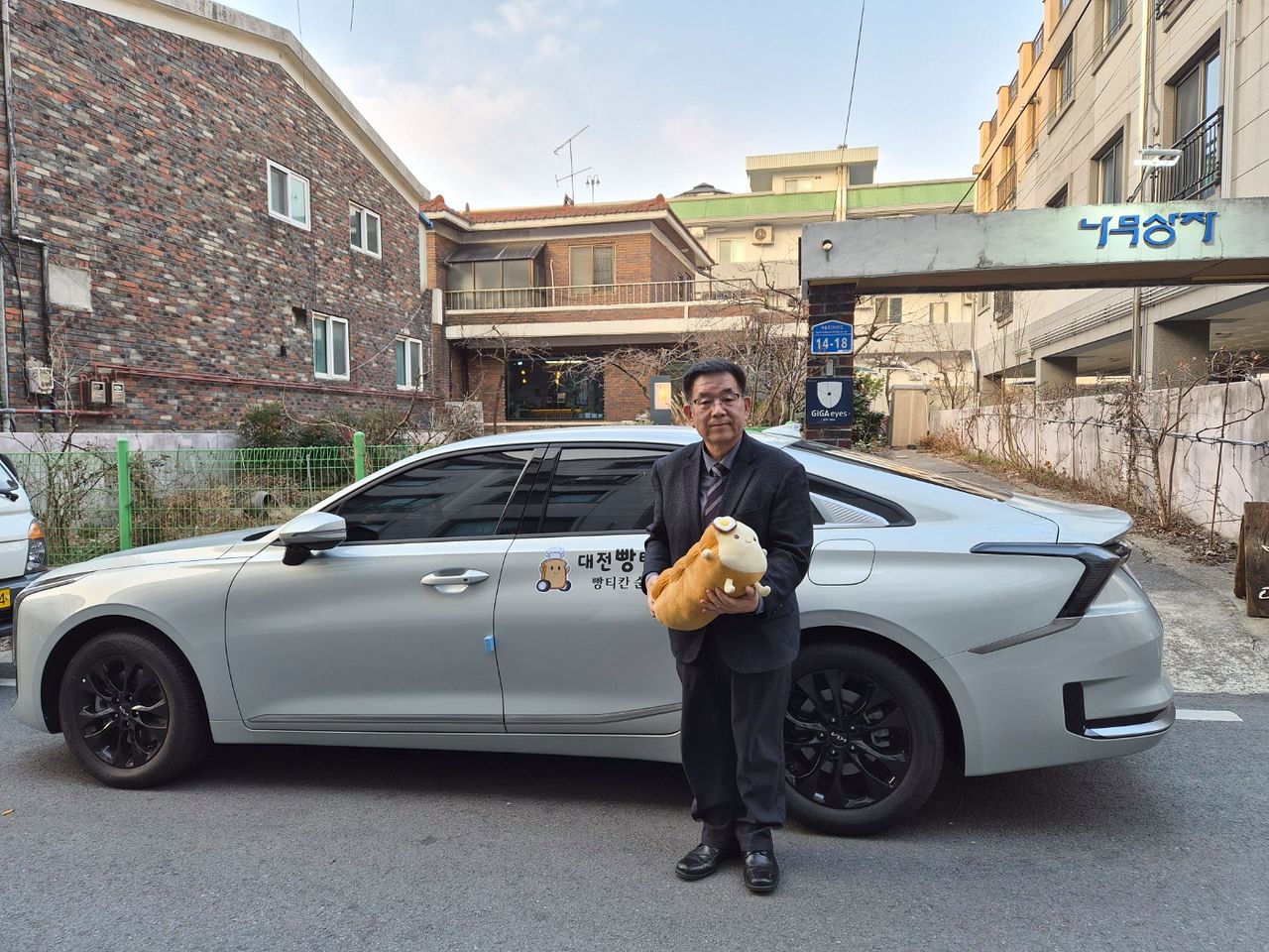전국 유일의 '빵택시' 기사인 안성우(64)씨. 그는 하루 두 팀을 대상으로 대전 시내 곳곳의 유명 빵집을 순례한다. 이지영 기자
