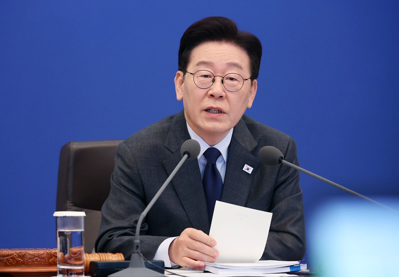 이재명 대통령이 24일 오전 청와대에서 열린 11회 국무회의에 참석해 발언하고 있다. 전민규 기자