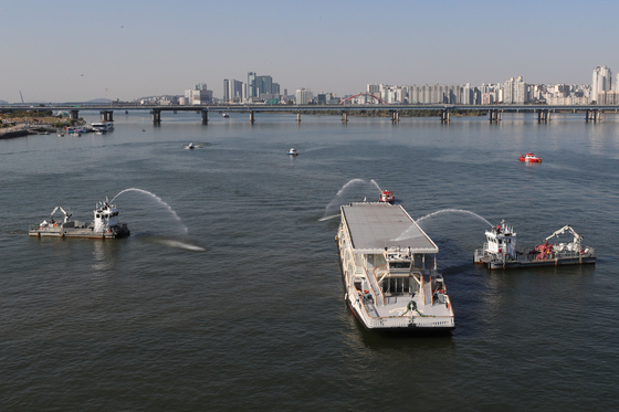 기사 이해를 돕기 위한 사진. 한강에서 한강수난사고 민관합동 현장대응훈련을 하고 있다. 뉴스1