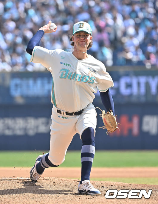 [OSEN=창원, 이석우 기자] 29일 창원NC파크에서 2026 신한 SOL KBO 리그 NC 다이노스와 두산 베어스의 경기가 열렸다. 홈팀 NC는 테일러가, 방문팀 두산은 곽빈이 선발 출전했다. NC 다이노스 선발투수 테일러가 역투하고 있다. 2026.03.29 / foto0307@osen.co.kr