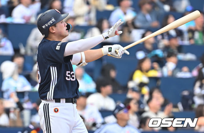 [OSEN=창원, 이석우 기자] 29일 창원NC파크에서 2026 신한 SOL KBO 리그 NC 다이노스와 두산 베어스의 경기가 열렸다. 홈팀 NC는 테일러가, 방문팀 두산은 곽빈이 선발 출전했다. 두산 베어스 양석환이 7회초 무사 1루 좌중월 2점 홈런을 치고 있다. 2026.03.29 / foto0307@osen.co.kr