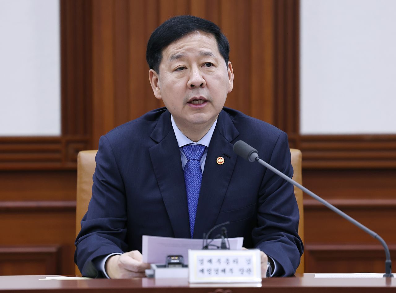 구윤철 경제부총리 겸 재정경제부 장관이 26일 오후 서울 세종대로 정부서울청사에서 열린 비상경제장관회의 겸 민생물가 특별관리 관계장관 TF회의에서 모두발언을 하고 있다.뉴스1