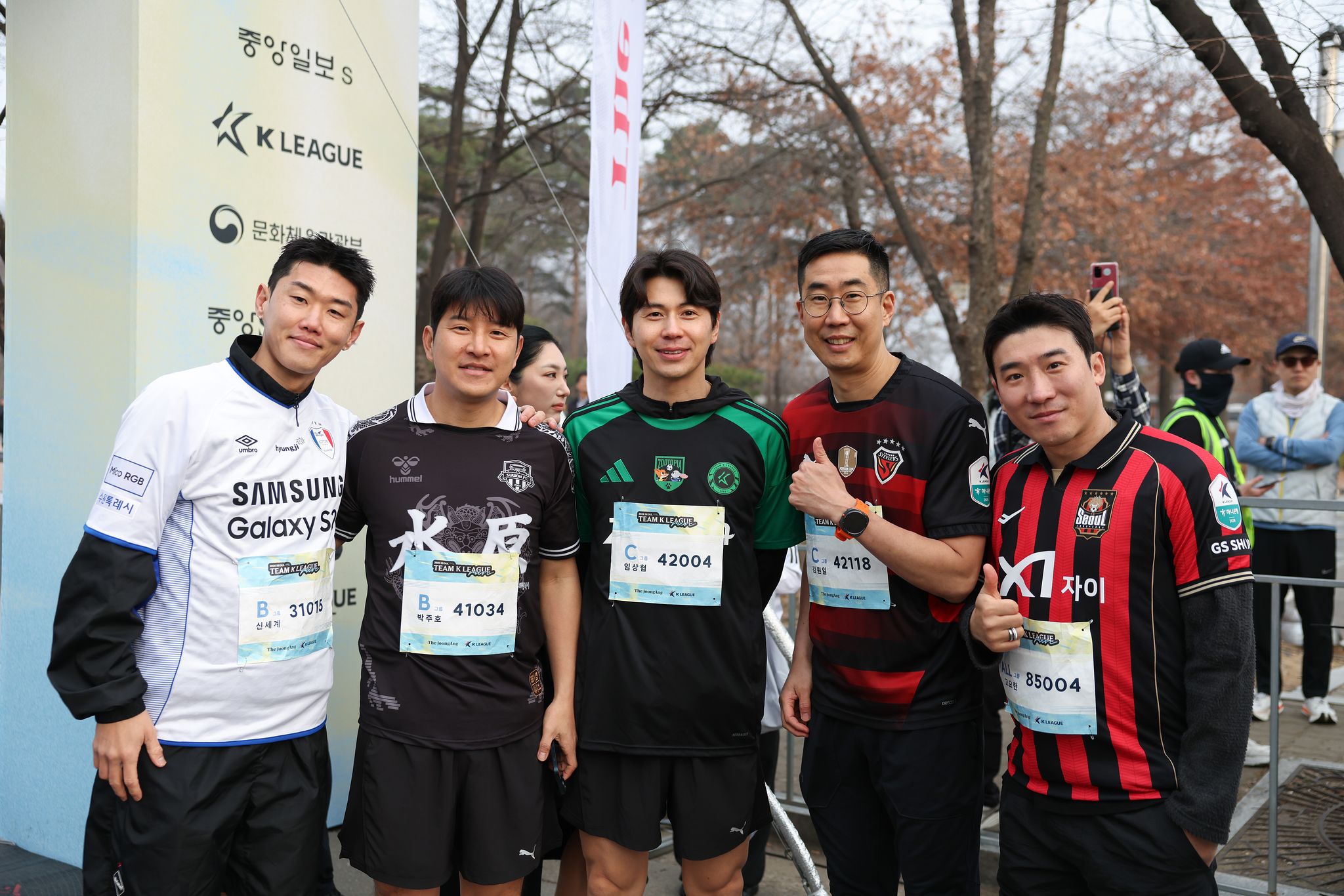 서울 상암동 월드컵공원 평화광장 일대에서 열린 2026 서울 팀 K리그 행사에 참석한 K리그 레전드들. 왼쪽부터 신세계, 박주호, 임상협, 김원일, 고요한. 사진 프로축구연맹