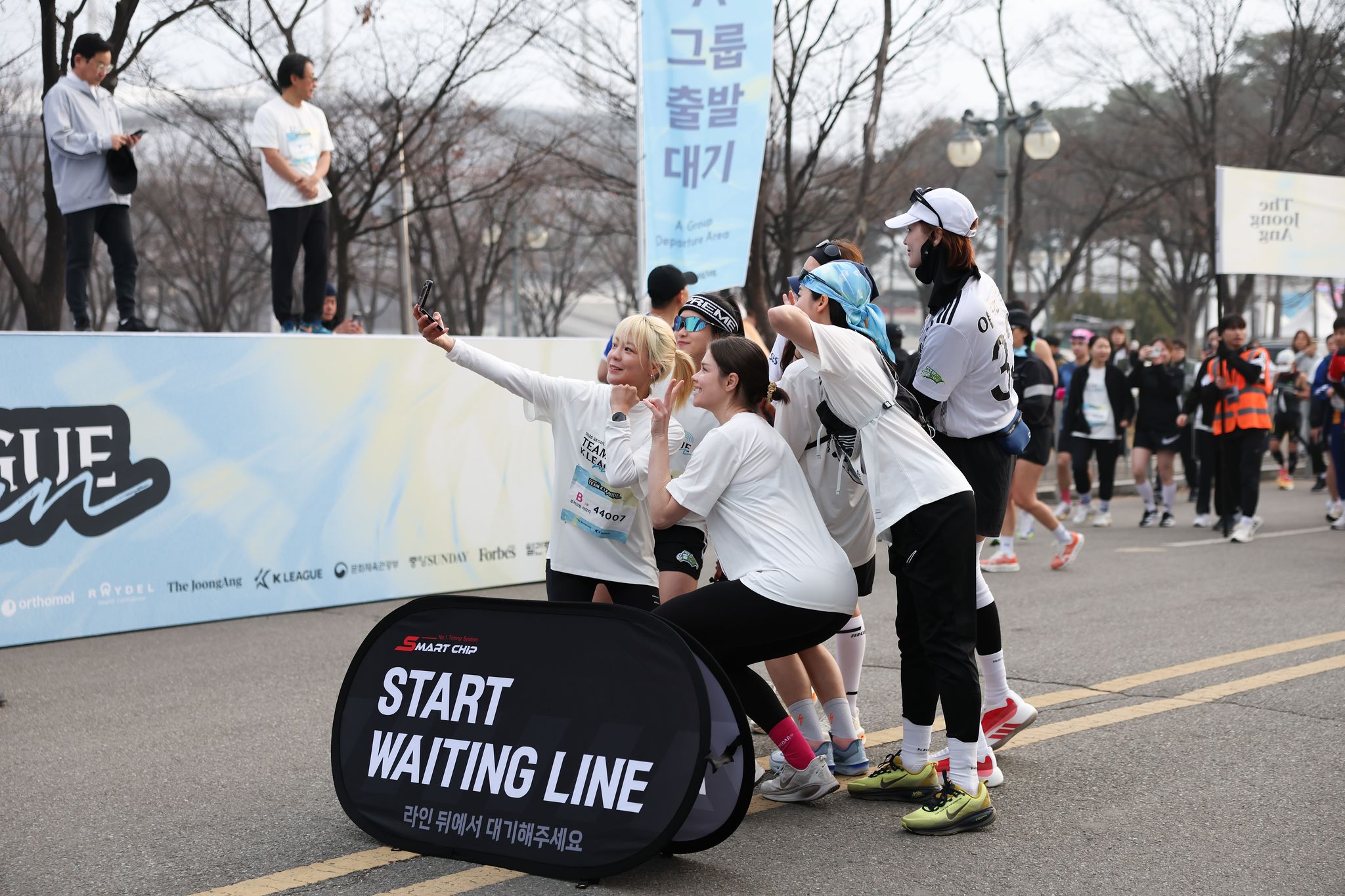 서울 상암동 월드컵공원 평화광장 일대에서 열린 2026 서울 팀 K리그 행사에 참여한 축구 예능 골 때리는 그녀들 출연진. 사진 프로축구연맹
