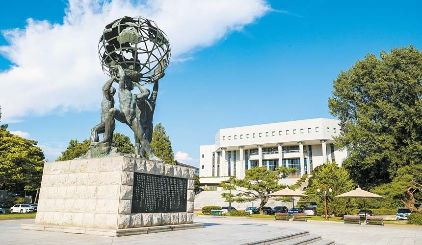 국내 최초 ‘1도1국립대학’ 강원대 춘천캠퍼스에 있는 미래창조상과 중앙도서관 모습. [사진 강원대]