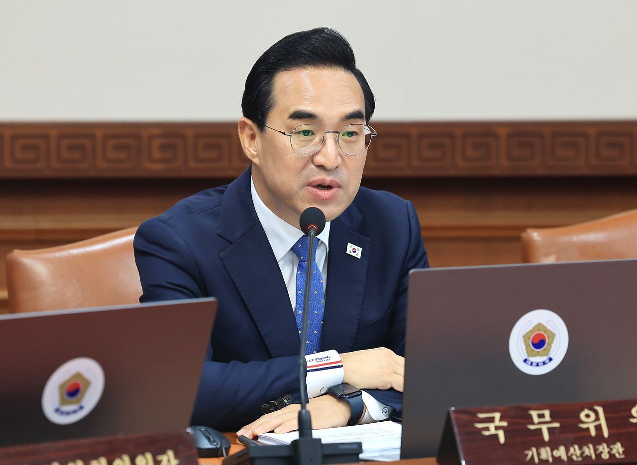 박홍근 기획예산처 장관이 30일 서울 종로구 정부서울청사에서 열린 임시 국무회의에서 인사말을 하고 있다. 뉴스1