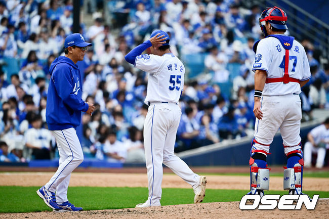 [OSEN=대구, 조은정 기자] 29일 대구삼성라이온즈파크에서 ‘2026 신한 SOL KBO 리그’ 삼성 라이온즈와 롯데 자이언츠의 개막시리즈 경기가 열렸다.선발 투수로 삼성은 최원태를 롯데는 비슬리를 내세웠다. 7회초 2사 1,2루에서 롯데 레이예스에게 3점 홈런, 손호영에거 솔로 홈런을 허용한 삼성 배찬승에 교체되고 있다. 2026.03.29 /cej@osen.co.kr