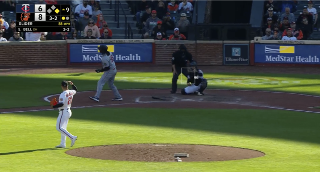 ABS 챌린지를 신청하는 라이언 헬슬리 /MLB TV 중계방송 화면 캡처