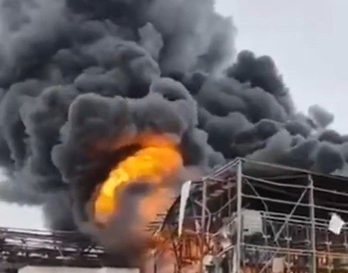 29일(현지시간) 이스라엘 화학 공장서 화재가 발생했다. X캡쳐