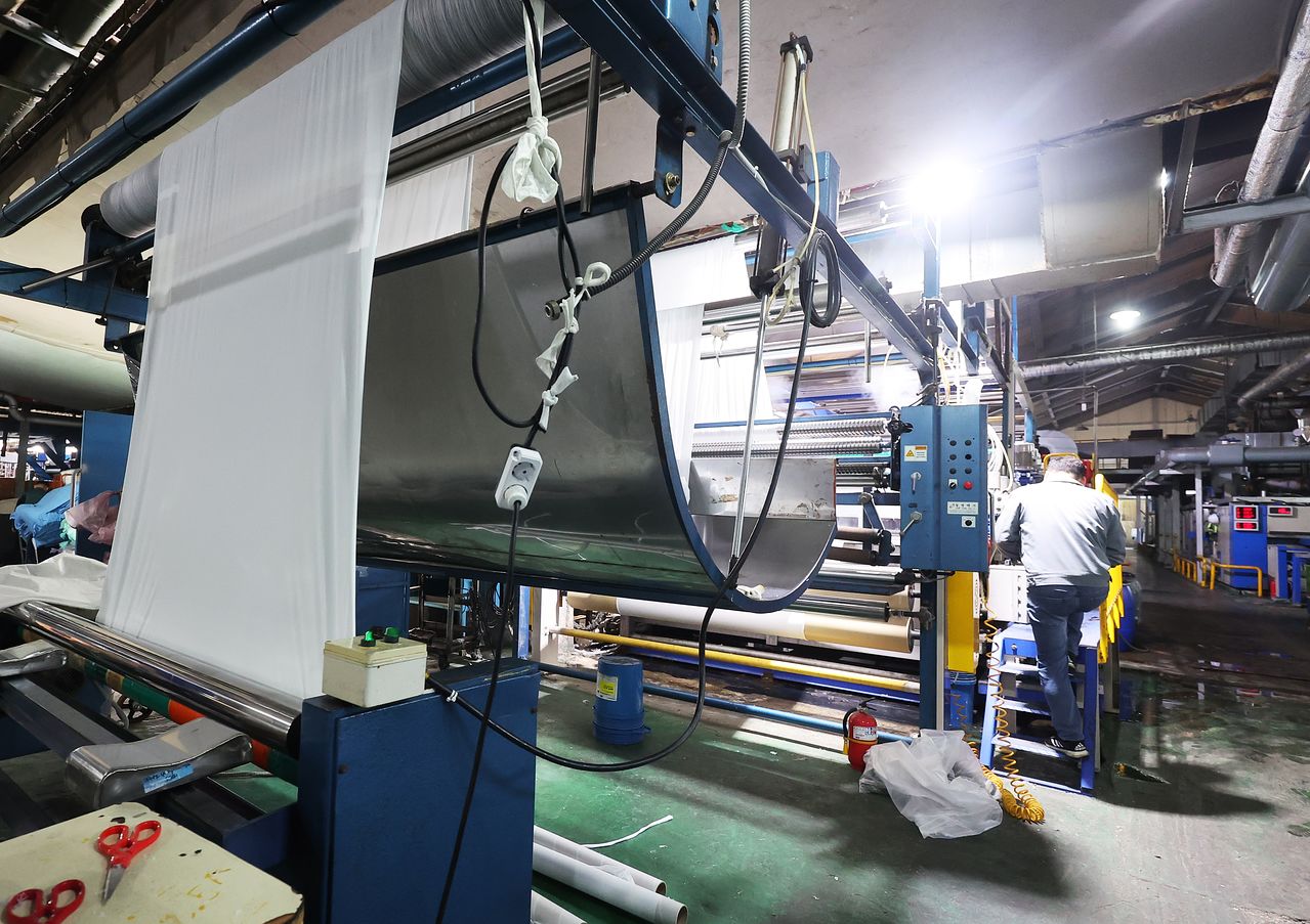 중동전쟁의 여파로 중소기업의 피해가 확산하고 있다. 사진은 경기도 안산시 한 중소기업 모습. 연합뉴스 