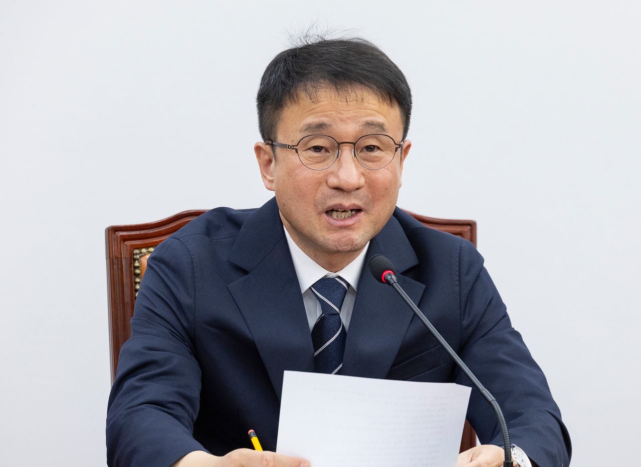 한병도 더불어민주당 원내대표가 31일 국회에서 열린 원내대책회의에서 추경 신속한 처리에 관해 발언하고 있다. 연합뉴스