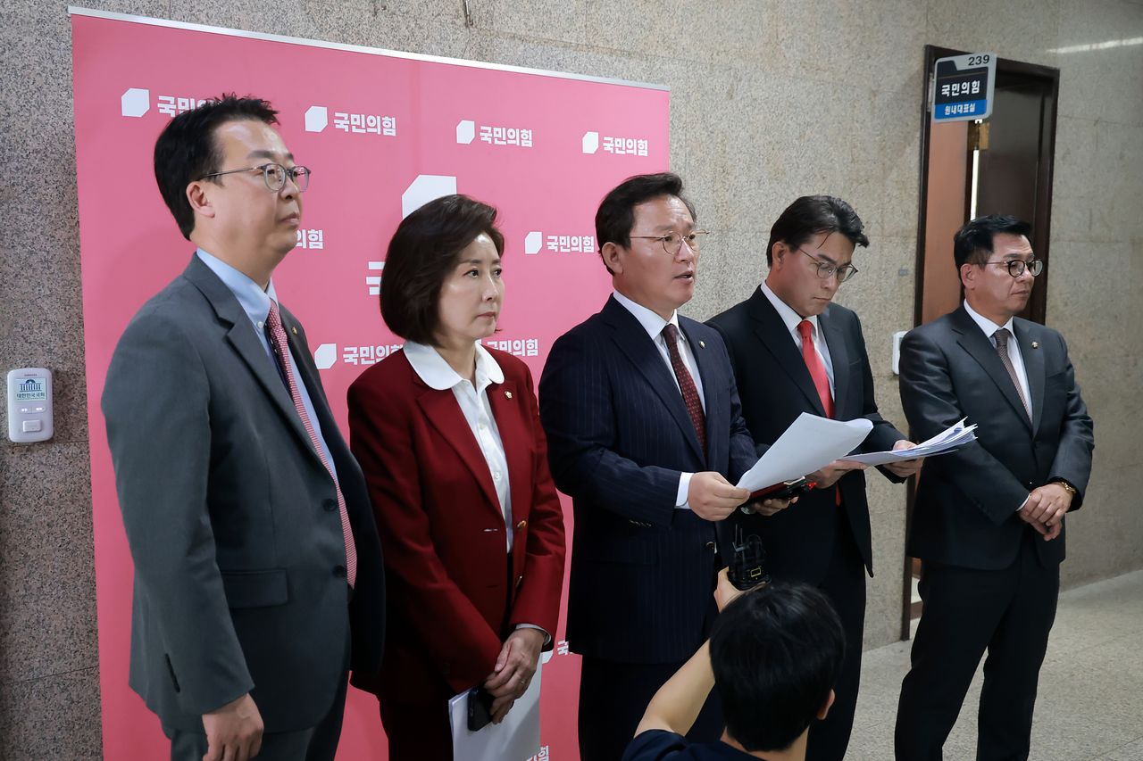 김형동 의원 등 국민의힘 국조특위 위원들이 31일 국회에서 특위 운영, 증인 채택 등과 관련해 기자회견을 하고 있다. 연합뉴스