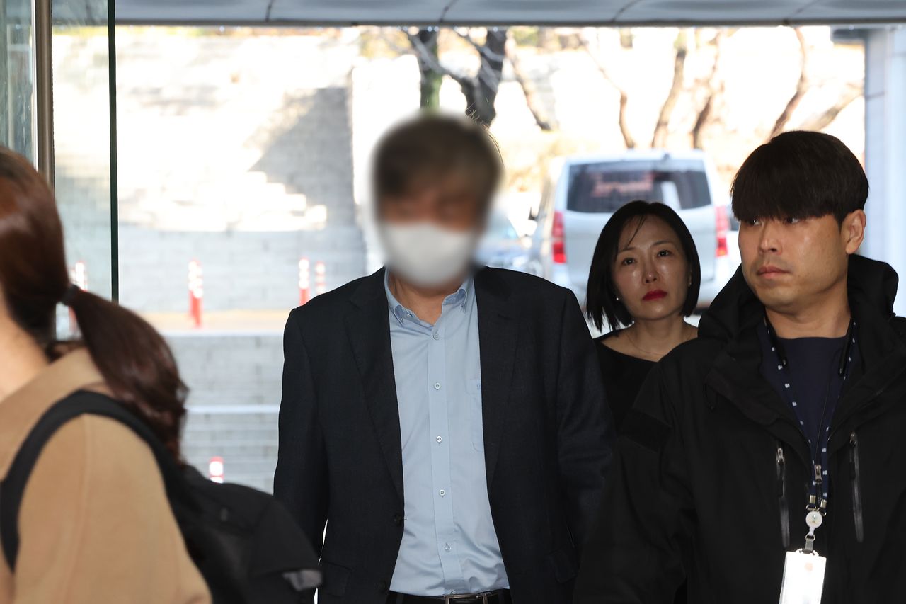 전분 및 당류 업체들의 담합 의혹 관련 대상 김모 사업본부장이 31일 영장실질심사를 위해 서울 서초구 서울중앙지법에 출석하고 있다. 이들은 판매 가격을 미리 맞추고 대형 실수요처들의 입찰 과정에서 가격을 합의한 혐의를 받고 있다. 연합뉴스 