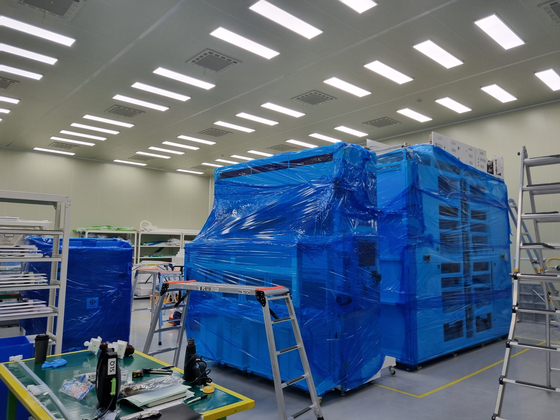 2024년 1월 수원지검이 부정경쟁방지법위반(영업비밀누설 등) 등 혐의로 반도체 장비 회사 실운영자 A씨를 구속기소했다. 사진은 해당 장비회사에서 압수한 중국에 수출되기 전 반도체 장비의 모습. 사진 수원지검